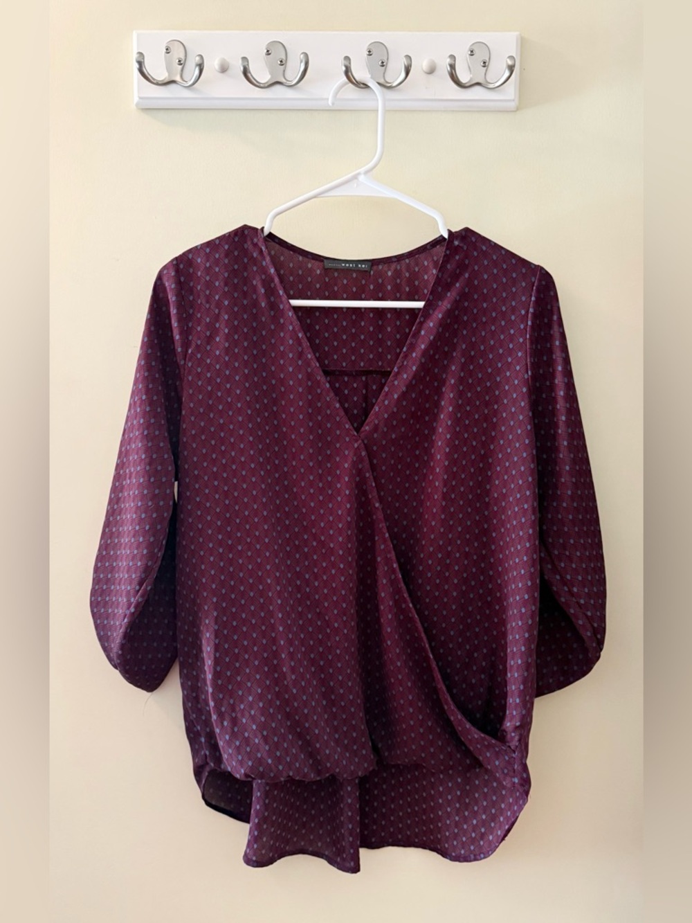 Beacon Allan Surplice Rolltab High Low Blouse with subtle pattern
